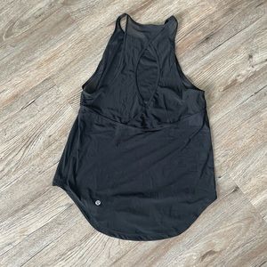 Women’s size the Lululemon tank top